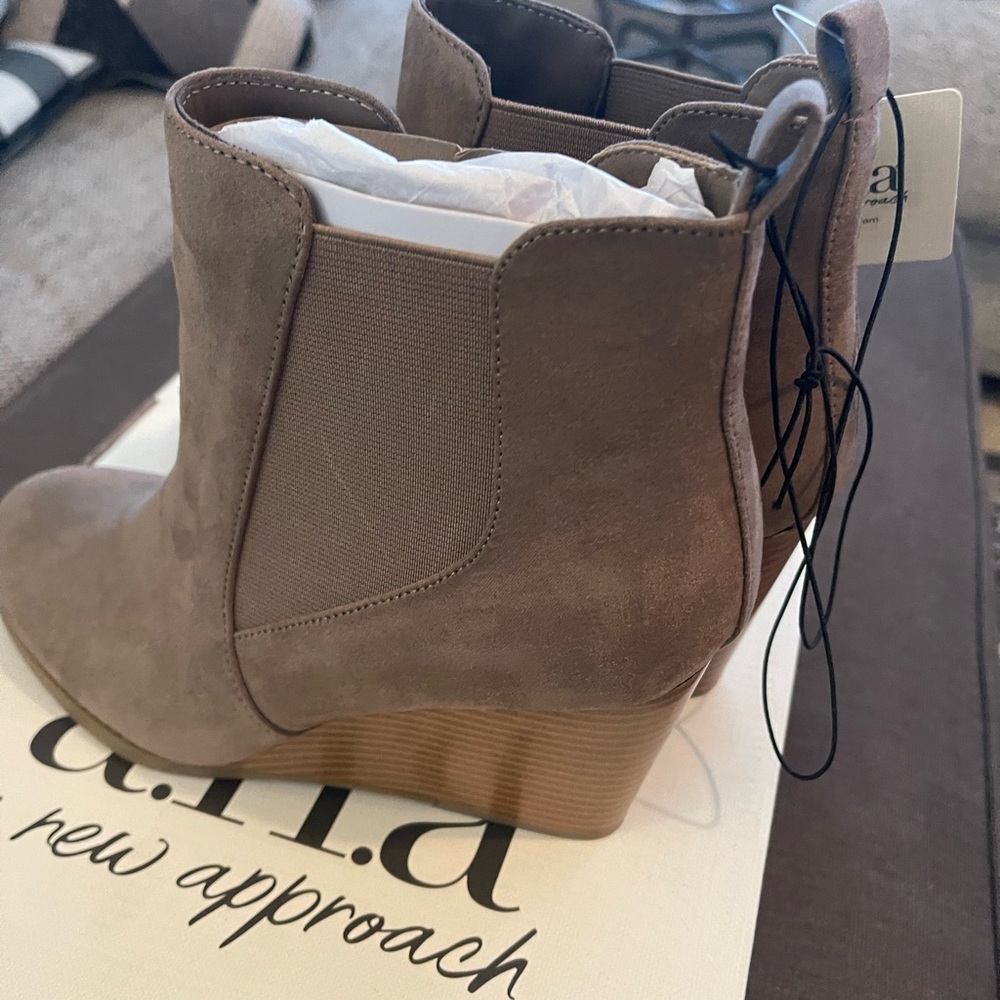 a.n.a Women's Taupe Ankle Boots